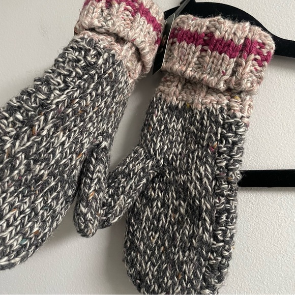 NWT Roots Kids mittens (size large) - Picture 3 of 7